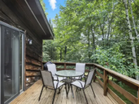 The Treehouse Lakes & Trails Cabin 3 Bedroom Cabin Hotels in Phelps