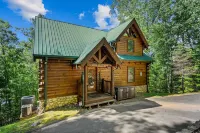 Luxurious Nine Bears Home Minutes Away to Gatlinburg by Redawning Hotels near RainForest Adventures Zoo