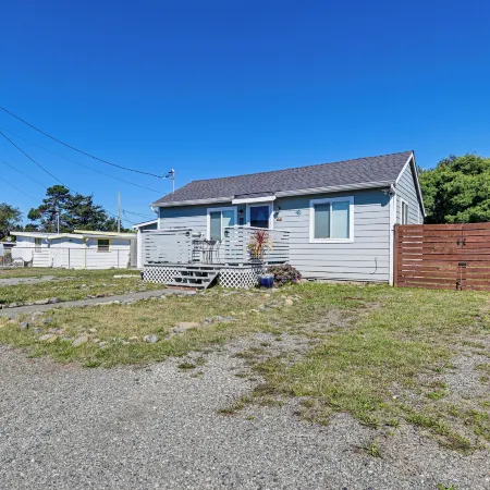 Updated Home 2 Mi to Beach in Crescent City!