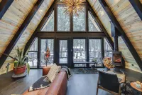Stunning A-Frame Cabin, Steps to Clark Fork River - 3 stjerner