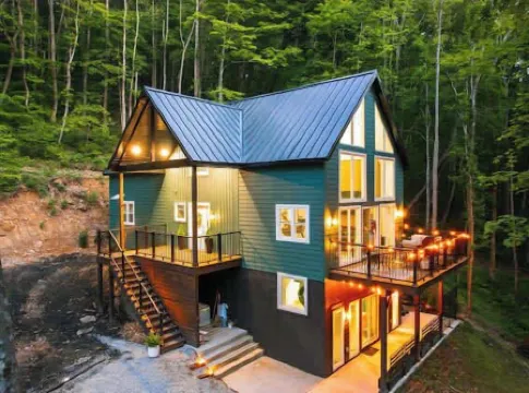 The Greenhouse with Indoor Slide close to Hocking Hills