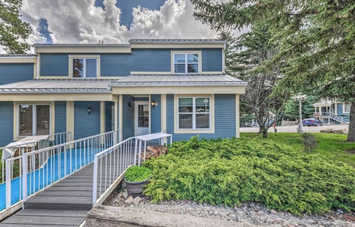 Dreamy, Family-Friendly Cloudcroft Townhome!