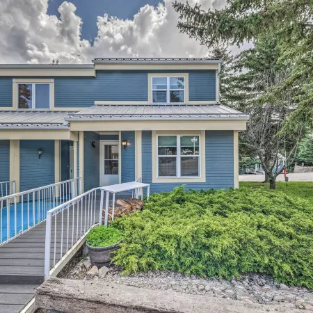 Dreamy, Family-Friendly Cloudcroft Townhome!
