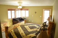 Reunion Paradise! 6000 sq ft. 20 acres, Hot tub Amazing Views, Close to Deadwood