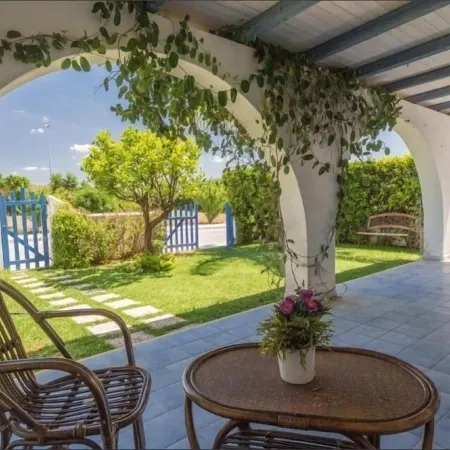 Villa Oliana: Elegant Oasis with Garden and Relaxation in Marina di Ragusa