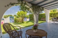 Villa Oliana: Elegant Oasis with Garden and Relaxation in Marina di Ragusa