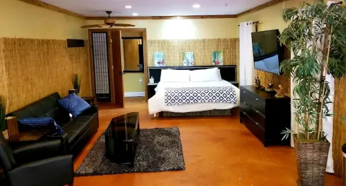 Beach Zen studio-3 miles to beach-private entrance & courtyard-pets allowed