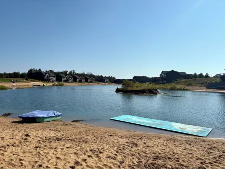 Modern 4 bedroom Lake House on Private Lake near WI Dells/Castle Rock Lake