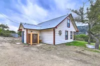 Two Cozy Medina Cottages, Game Room, Mountain View - parking