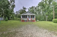 Renovated Home w/ Screened-in Patio on Hwy 90! - WiFi