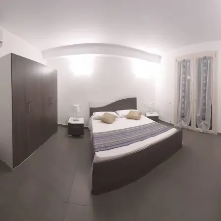 Two-story house in the city -climatized - wifi