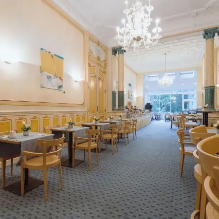 Best Western Plus Park Hotel Brussels Отели рядом с достопримечательностью «Музей Автомир»