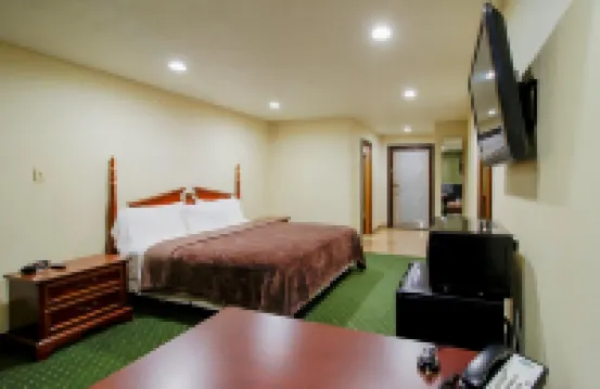 OYO Pinewood Inn & Suites Silsbee 哈丁縣酒店