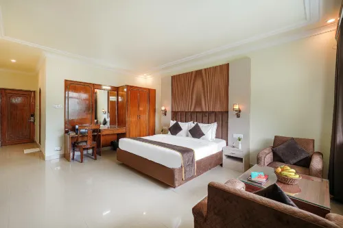 PAX HOTEL SPRING SOLANCE 150 MTR FORM GANDHI CHOWK