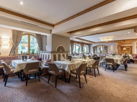 Hotel Zentral Отели в г. Кирхберг