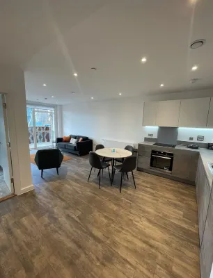 Brand new 1 bed luxury apartment, Balcony with amazing views Hotels in Barking