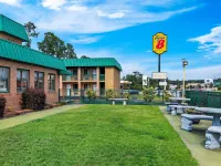 Super 8 by Wyndham Columbia SC / Ft. Jackson Hotel berhampiran Kubu Jackson