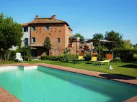 Villa in Cortona with Pool & Garden