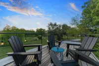 The Honeycomb-Tiny Container Home 12 Min. to Magnolia/Baylor Hotels in China Spring