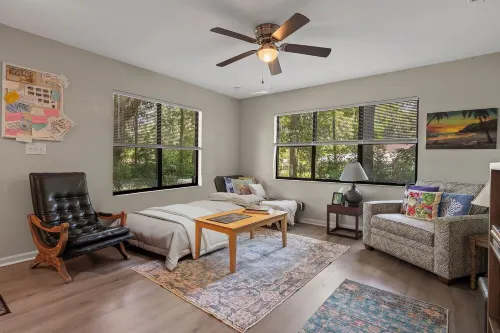 Guesthouse in High Springs with jacuzzi tub, Walk to downtown, Close to Springs!