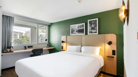 Campanile Prime - Aix En Provence - Pont De L'arc Отели рядом с достопримечательностью «la Bastide du Jas de Bouffan»