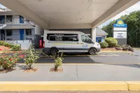 Days Inn by Wyndham College Park Airport Best Road - parking