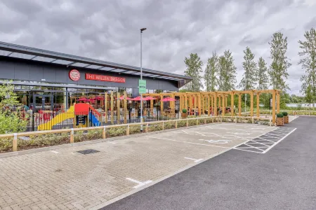 Premier Inn Milton Keynes (Willen Lake) Отели рядом с достопримечательностью «Галливерс Ленд Тем Парк Резорт»