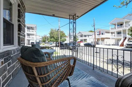 Comfortable 2BR - 1.5 Blocks to Beach, Boardwalk, Convention Center! Отели рядом с достопримечательностью «Wildwood Boardwalk»