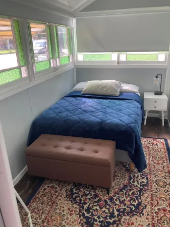 La Vie en Rose is 2 bedroom Home with Bay Views