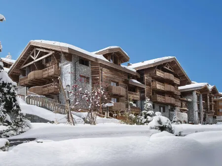 Six Senses Residences Courchevel Отели рядом с достопримечательностью «Moncler»