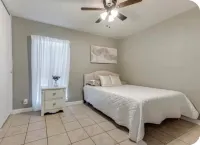 4-bedroom-20 minutes from Airport & Riverwalk Space for everyone bring them all! 키르비 호텔