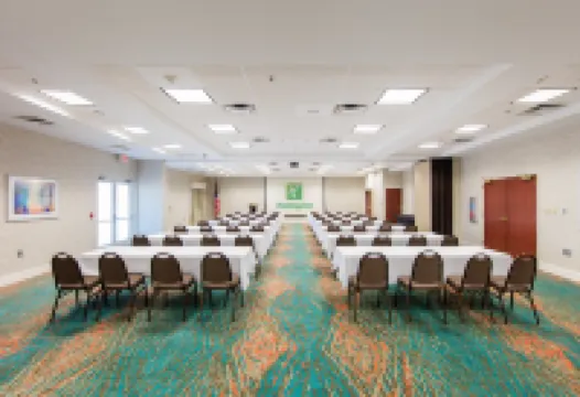 Holiday Inn & Suites LAKE CITY by IHG - parking