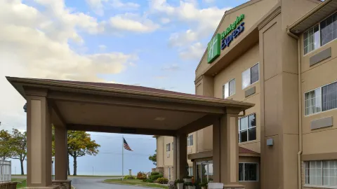 Holiday Inn Express & Suites ST. JOSEPH LAKEFRONT by IHG in Berrien County