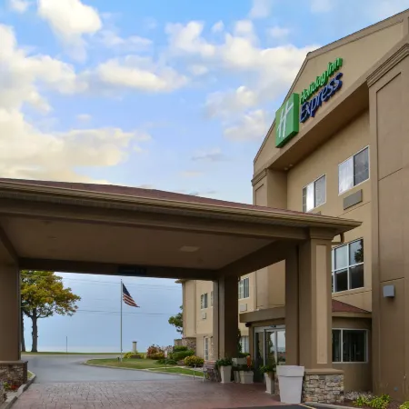 Holiday Inn Express & Suites ST. JOSEPH LAKEFRONT by IHG