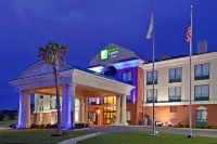 Holiday Inn Express & Suites Selma Các khách sạn ở Selma