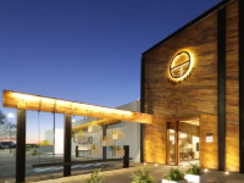 ฮอลิเดย์ อินน์ โรงแรมแอนด์สวีทส์ เอร์โมซิโย แอโรปูเอร์โต บาย IHG โรงแรมในเอร์โมซีโย