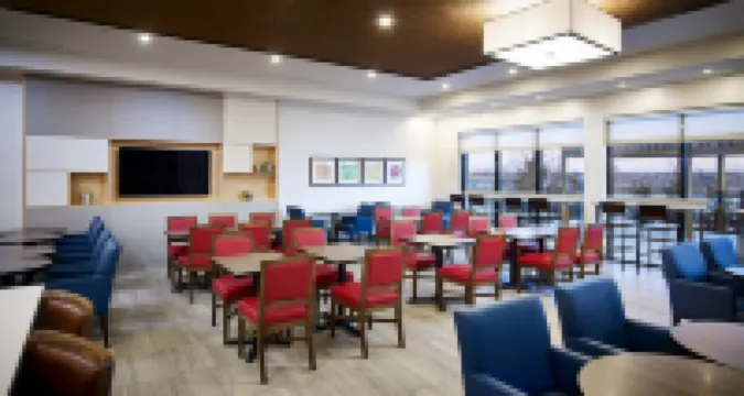 홀리데이 인 익스프레스 앤드 스위트 브랜트퍼드 바이 IHG