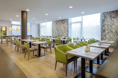 Holiday Inn Express Friedrichshafen Отели рядом с достопримечательностью «Бодензе»