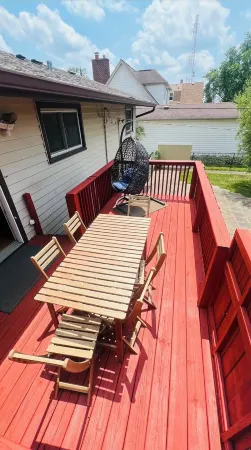 LUXE 3 BR, 2 BA + Hot Tub