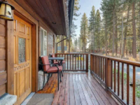 Lake Star by AvantStay Hot Tub Walk to Beach Hotels in Kings Beach