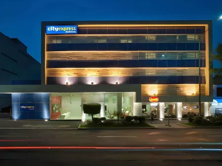 Hotel MX forum buenavista CDMX, Trademark by Wyndham Отели рядом со станцией Autobuses Poniente Station