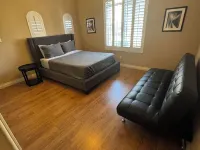 Pilot's Lounge - 2 miles from Chandler Municipal Airport Hotels near Walmart Supercenter
