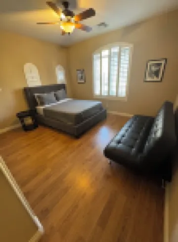 Pilot's Lounge - 2 miles from Chandler Municipal Airport Hotels near Chandler Gilbert Community College - Pecos Campus