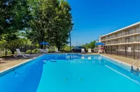 Quality Inn Lexington - Swimmingpools