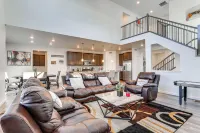 Spacious Commerce City Home: 16 Mi to Denver!