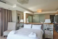 The Residences at Crystal Towers -  Ferienwohnungen