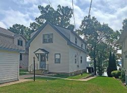 Pewaukee Lakefront Retreat: Pontoon+Jet Ski Available: Private Pier: Sleeps 8