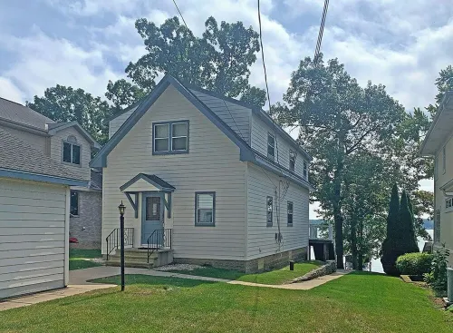 Pewaukee Lake House Rental: 4 Bedrooms, 2.5 Baths, Pier, Pontoon,Family Friendly Các khách sạn ở Pewaukee