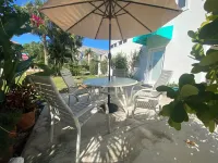 Closest studio to Vanderbilt Bch, lovely remodel, yard, has everything & extras!