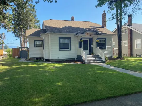 Historic Front Street Home Hotels in Lynden